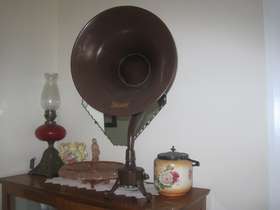 FABULOUS TALL BURNDEPT ETHOVOX RADIO HORN SPEAKER  